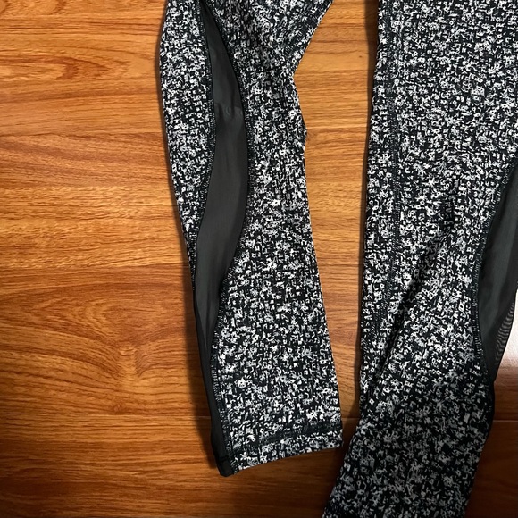 Lululemon Athletica Black and be White Patterned Leggings - Picture 7 of 12